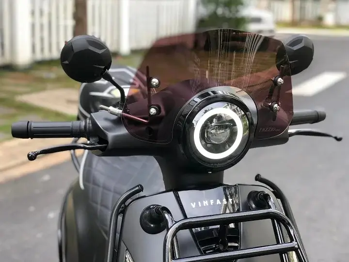 kính chắn gió vinfast evo